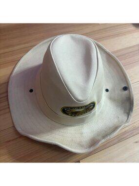 Disney Kilimanjaro Safaris Animal Kingdom Hat Size Medium